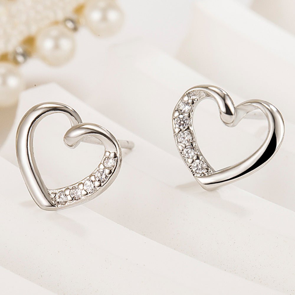 Women's Simple Fashion Heart-shaped Stud Earrings