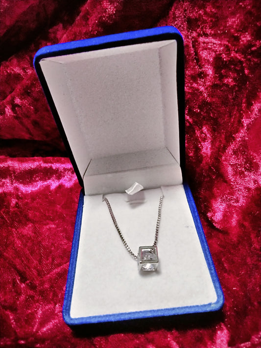Silver chain and box solitaire pendant