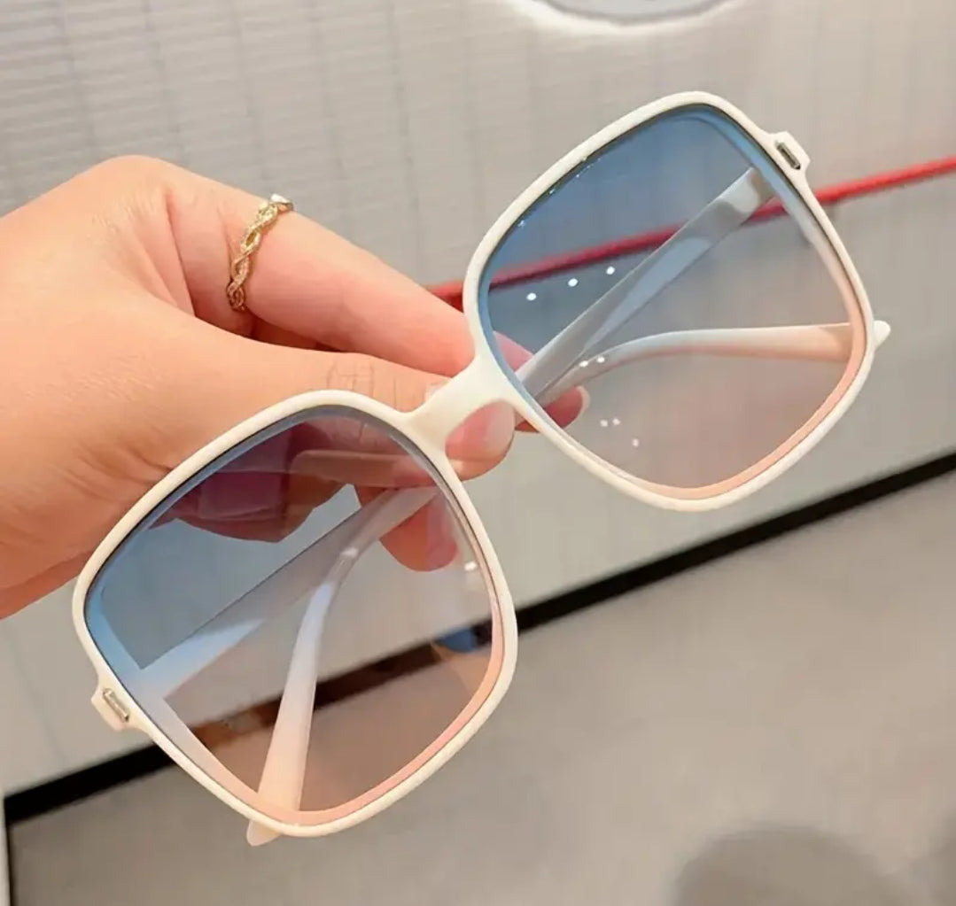 STYLISH AND PROTECTIVE OVERSIZED SUNGLASSES SUMMER FASHION