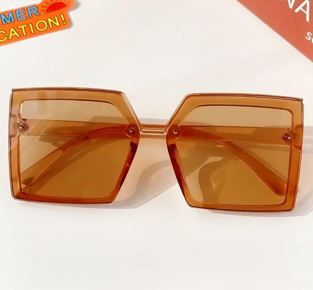 NEW TRENDY SUNGLASSES HIGH FASHION.