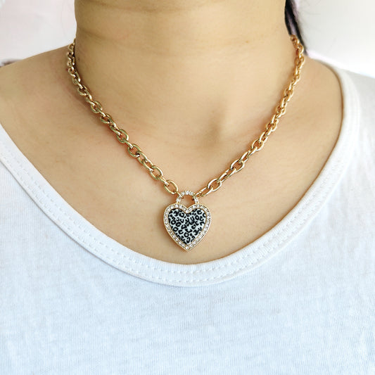Women's Versatile Fashion Leopard Print Heart Acrylic Pendant Necklace