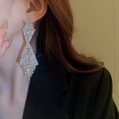 Rhinestone Inlaid Claw Chain Tassel Long Earrings